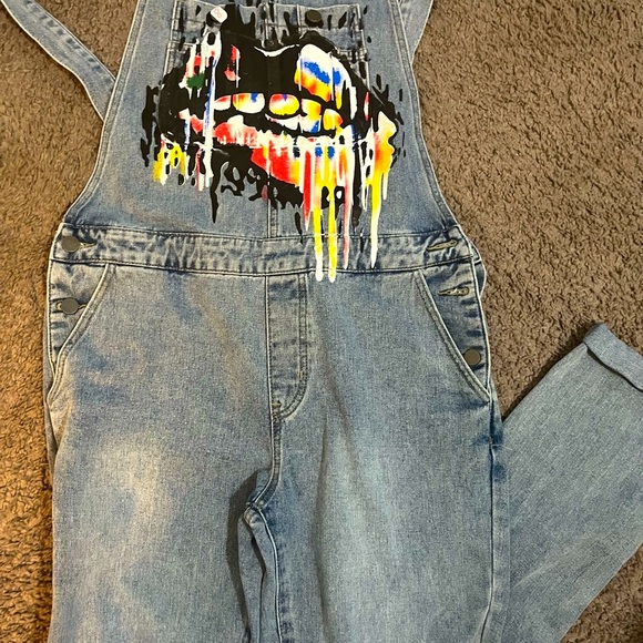 sheilay Denim - NWT Sheilay  Denim Overalls with Colorful  Graphic Lip Design Lg